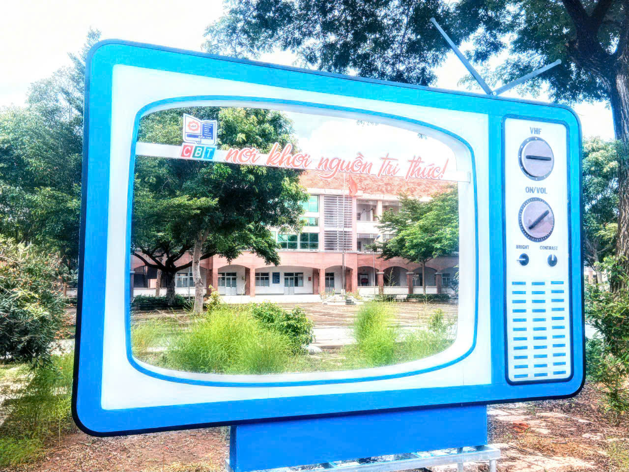 Không gian Check-in của Trường THPT chuyên Bến Tre,  thông điệp cho Năm học mới 2024 - 2025