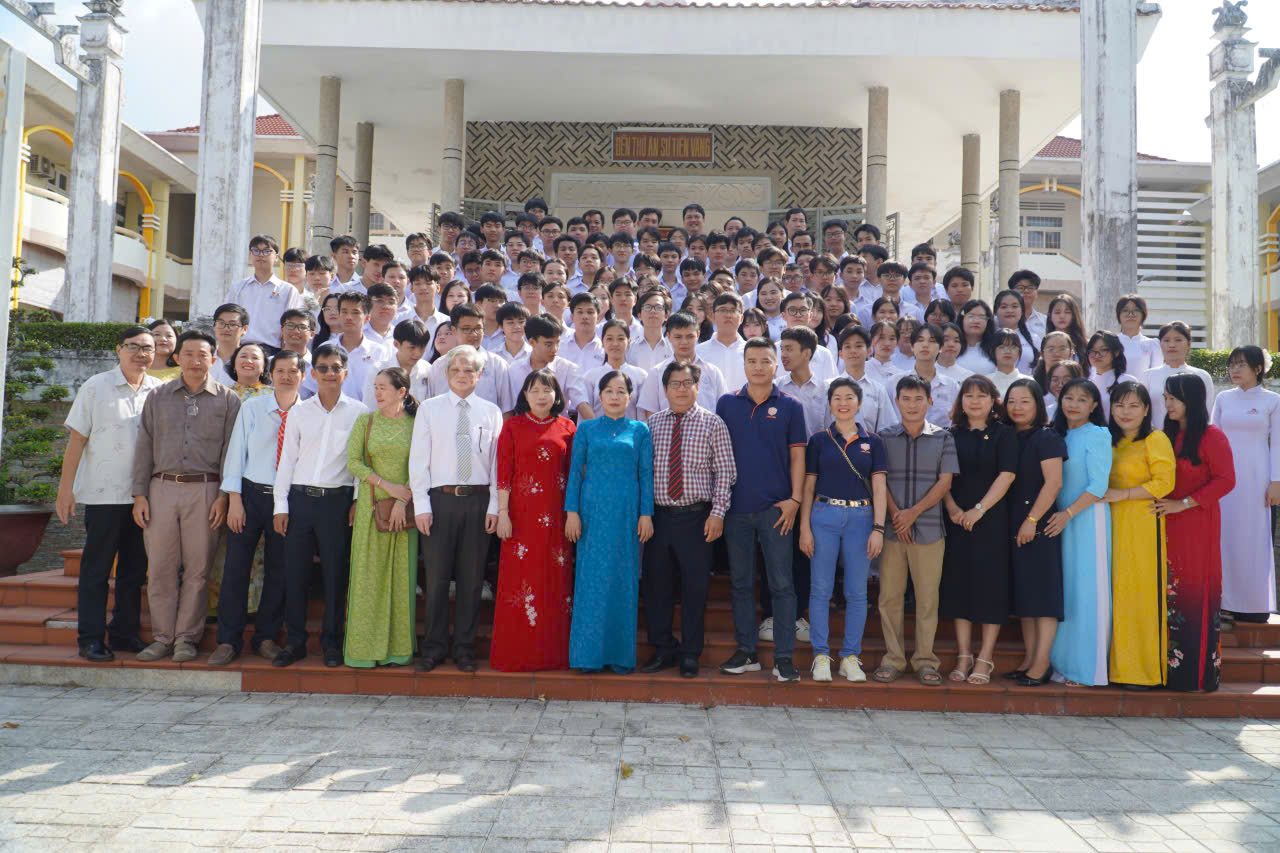 85 học sinh Trường Trung học phổ thông chuyên Bến Tre tham dự Kỳ thi Chọn học sinh giỏi cấp quốc gia năm học 2025 - 2026 tại tỉnh Vĩnh Long